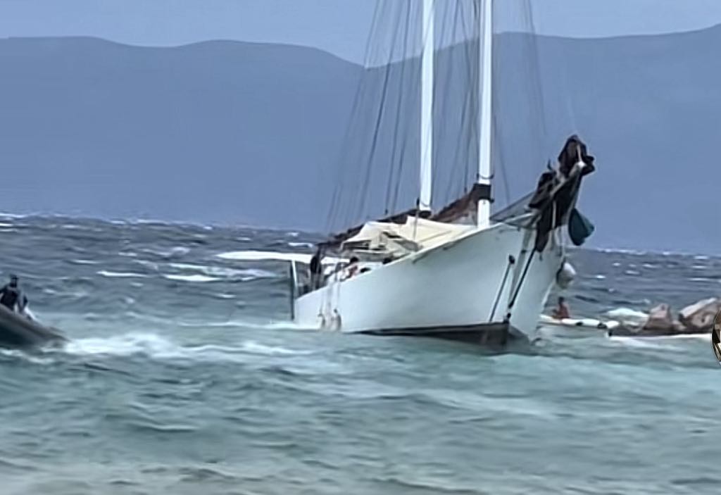 Ιστιοφόρο παρασύρθηκε από τους ισχυρούς ανέμους στην Εύβοια – Συγκλονιστικό βίντεο Ιστιοφόρο παρασύρθηκε από τους ισχυρούς ανέμους στην Εύβοια – Συγκλονιστικό βίντεο