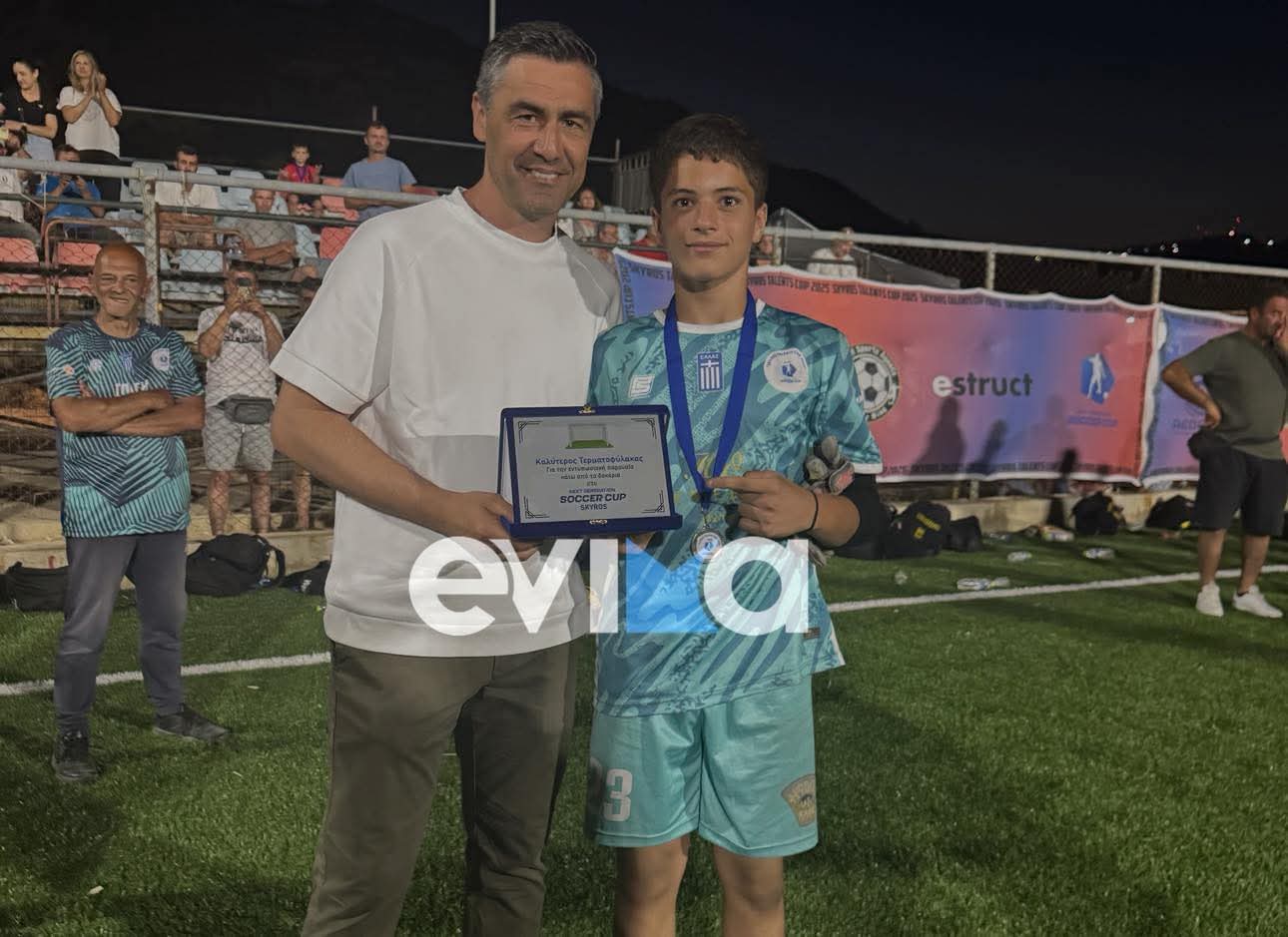 Όλη η Σκύρος μιλάει για τον Έλληνα πρώην διεθνή ποδοσφαιριστή, Διονύση Χιώτη – Τι έκανε στο Νησί Όλη η Σκύρος μιλάει για τον Έλληνα πρώην διεθνή ποδοσφαιριστή, Διονύση Χιώτη – Τι έκανε στο Νησί