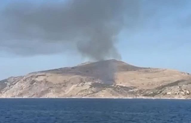 Φωτιές Ύδρα και Ασπρόπυργο – Επιχειρούν εναέρια μέσα Φωτιές Ύδρα και Ασπρόπυργο – Επιχειρούν εναέρια μέσα