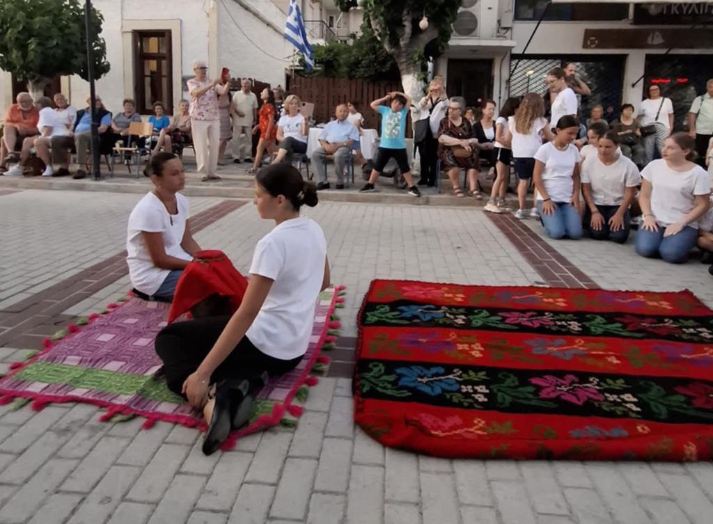 Εύβοια: Αναβίωσε το έθιμο του Κλήδονα στο Μαρμάρι Εύβοια: Αναβίωσε το έθιμο του Κλήδονα στο Μαρμάρι