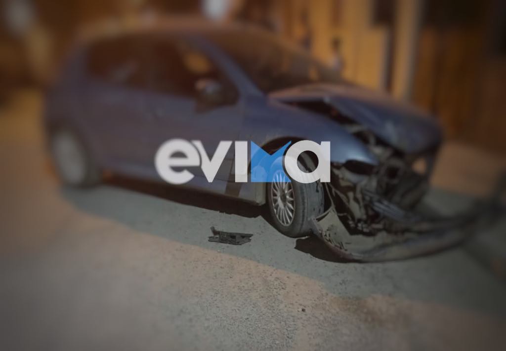 Τροχαίο στην Εύβοια: Αυτοκίνητο έπεσε πάνω σε σταθμευμένα οχήματα (εικόνες) Τροχαίο στην Εύβοια: Αυτοκίνητο έπεσε πάνω σε σταθμευμένα οχήματα (εικόνες)