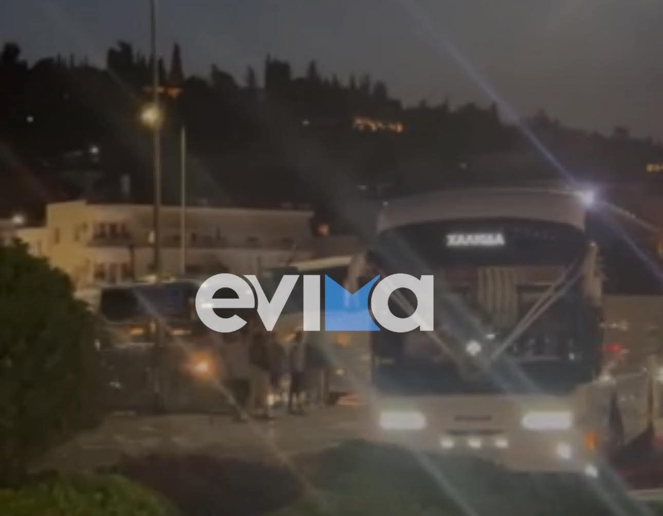 Χαλκίδα: Ενας γάμος αλλιώτικος με….. κονβόι λεωφορείων και κόρνες – Βίντεο Χαλκίδα: Ενας γάμος αλλιώτικος με….. κονβόι λεωφορείων και κόρνες – Βίντεο