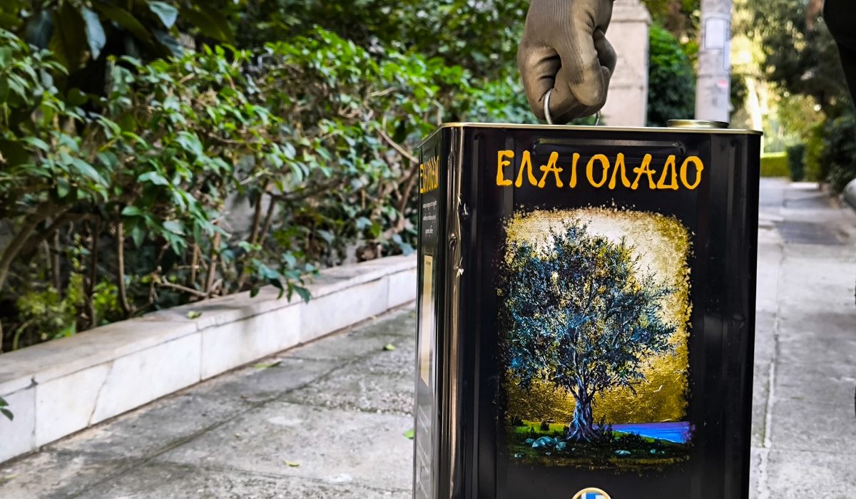 Ελαιόλαδο: «Έπεσε» κι άλλο η τιμή του – Πόσο πωλείται Ελαιόλαδο: «Έπεσε» κι άλλο η τιμή του – Πόσο πωλείται