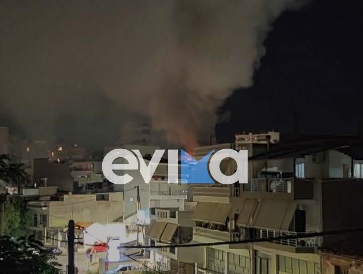 Τρόμος το βράδυ στην Χαλκίδα: Άρπαξε φωτιά εγκαταλελειμμένο σπίτι στο κέντρο της πόλης – Νέες εικόνες Τρόμος το βράδυ στην Χαλκίδα: Άρπαξε φωτιά εγκαταλελειμμένο σπίτι στο κέντρο της πόλης – Νέες εικόνες
