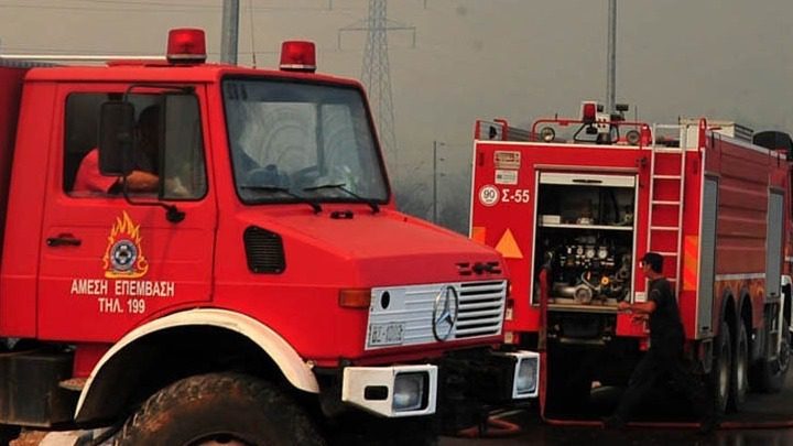 Νταλίκα τυλίχθηκε στις φλόγες – Επί τόπου η πυροσβεστική Νταλίκα τυλίχθηκε στις φλόγες – Επί τόπου η πυροσβεστική