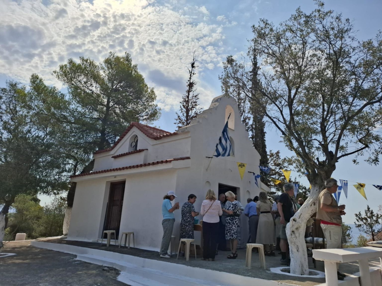Έτσι γιόρτασαν την εορτή των Πρωτοκορυφαίων Αποστόλων Πέτρου και Παύλου σε ξωκλήσι της Ερέτριας Έτσι γιόρτασαν την εορτή των Πρωτοκορυφαίων Αποστόλων Πέτρου και Παύλου σε ξωκλήσι της Ερέτριας