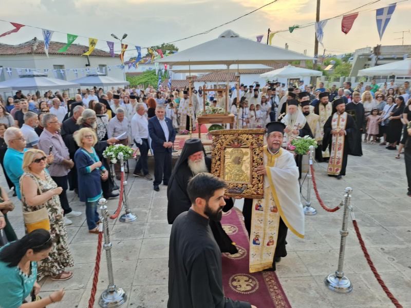 Εύβοια: Με κατάνυξη η υποδοχή της εικόνας της Χοζοβιωτίσσης από την Αμοργό (pics) Εύβοια: Με κατάνυξη η υποδοχή της εικόνας της Χοζοβιωτίσσης από την Αμοργό (pics)