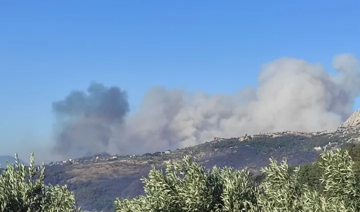 Φωτιά στη Χίο: Καίγεται η Μονή του Αγίου Μάρκου Φωτιά στη Χίο: Καίγεται η Μονή του Αγίου Μάρκου