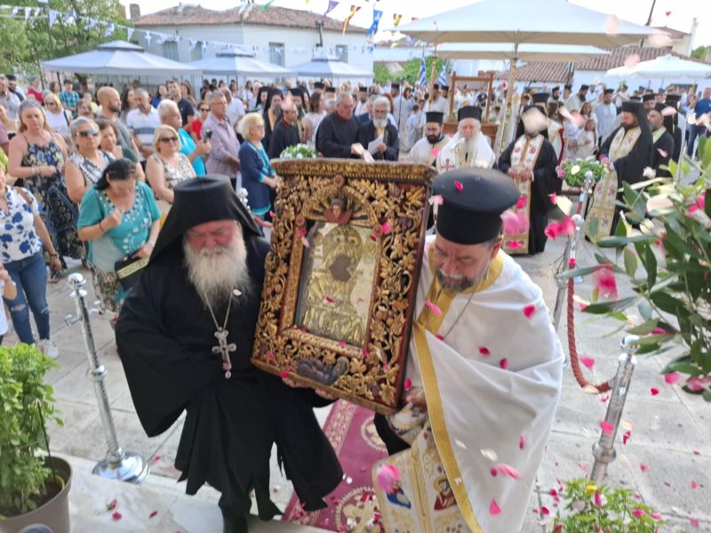 Έφτασε στην Εύβοια η ιερά εικόνα της Παναγίας: Σε αυτό το ναό βρίσκεται Έφτασε στην Εύβοια η ιερά εικόνα της Παναγίας: Σε αυτό το ναό βρίσκεται