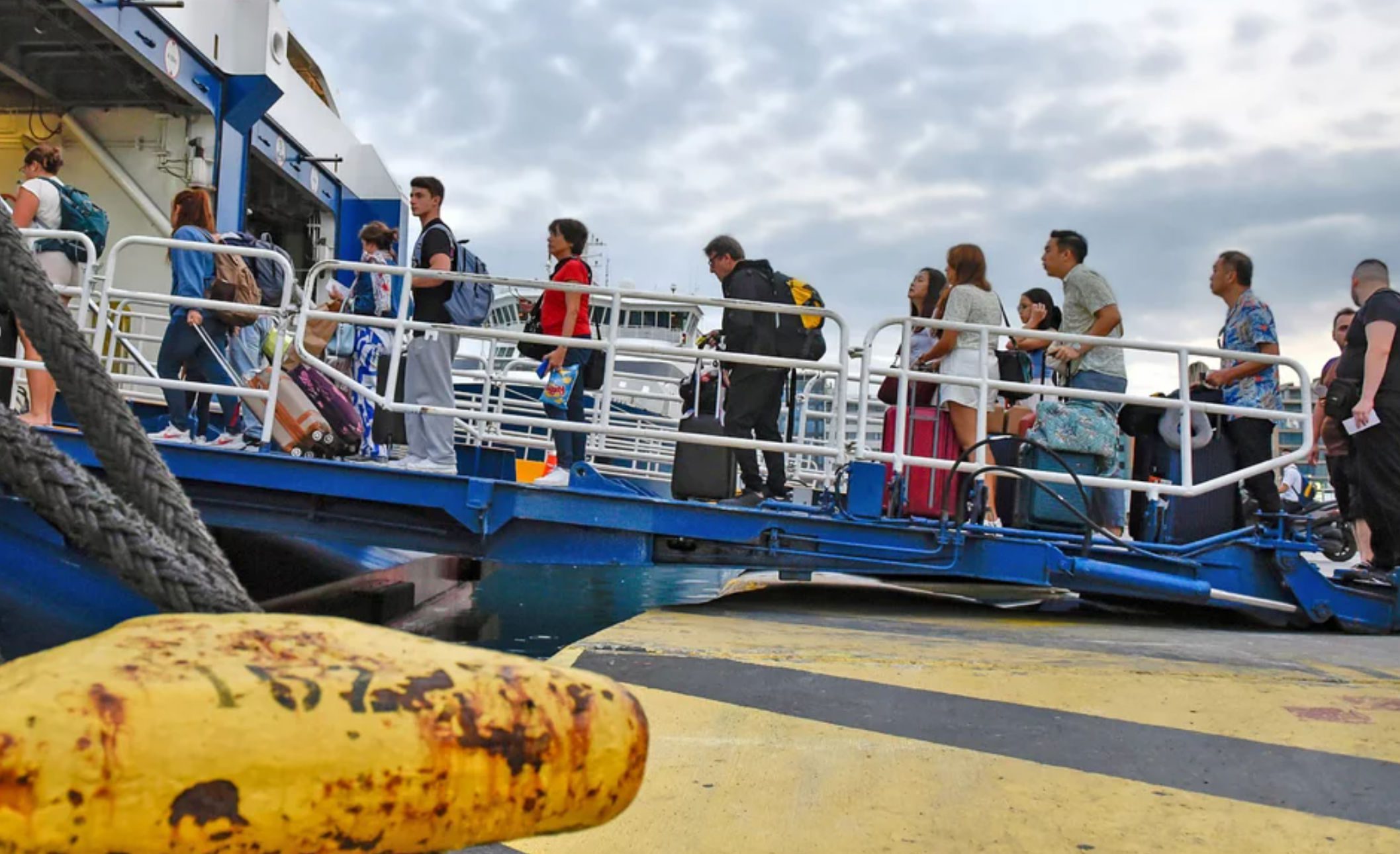 Φεύγουν οι εκδρομείς για το τριήμερο του Αγίου Πνεύματος – Μεγάλη πληρότητα στα πλοία Φεύγουν οι εκδρομείς για το τριήμερο του Αγίου Πνεύματος – Μεγάλη πληρότητα στα πλοία