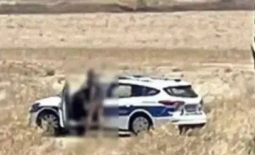 Σκάνδαλο: Αστυνομικοί έκαναν σεξ μπροστά από περιπολικό- Τους κατέγραψαν σε βίντεο Σκάνδαλο: Αστυνομικοί έκαναν σεξ μπροστά από περιπολικό- Τους κατέγραψαν σε βίντεο