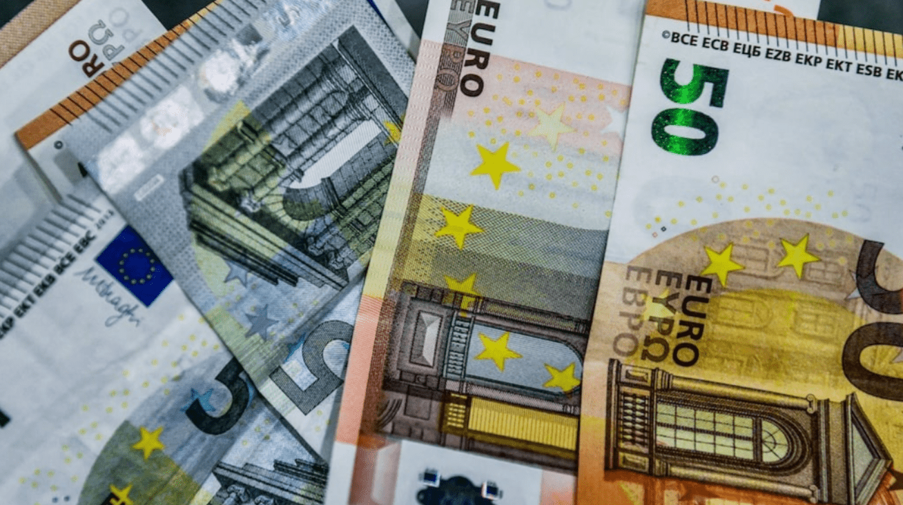 «Σκάει» έκτακτο επίδομα 250 ευρώ τον Ιούλιο: Ποιοι θα το πάρουν «Σκάει» έκτακτο επίδομα 250 ευρώ τον Ιούλιο: Ποιοι θα το πάρουν