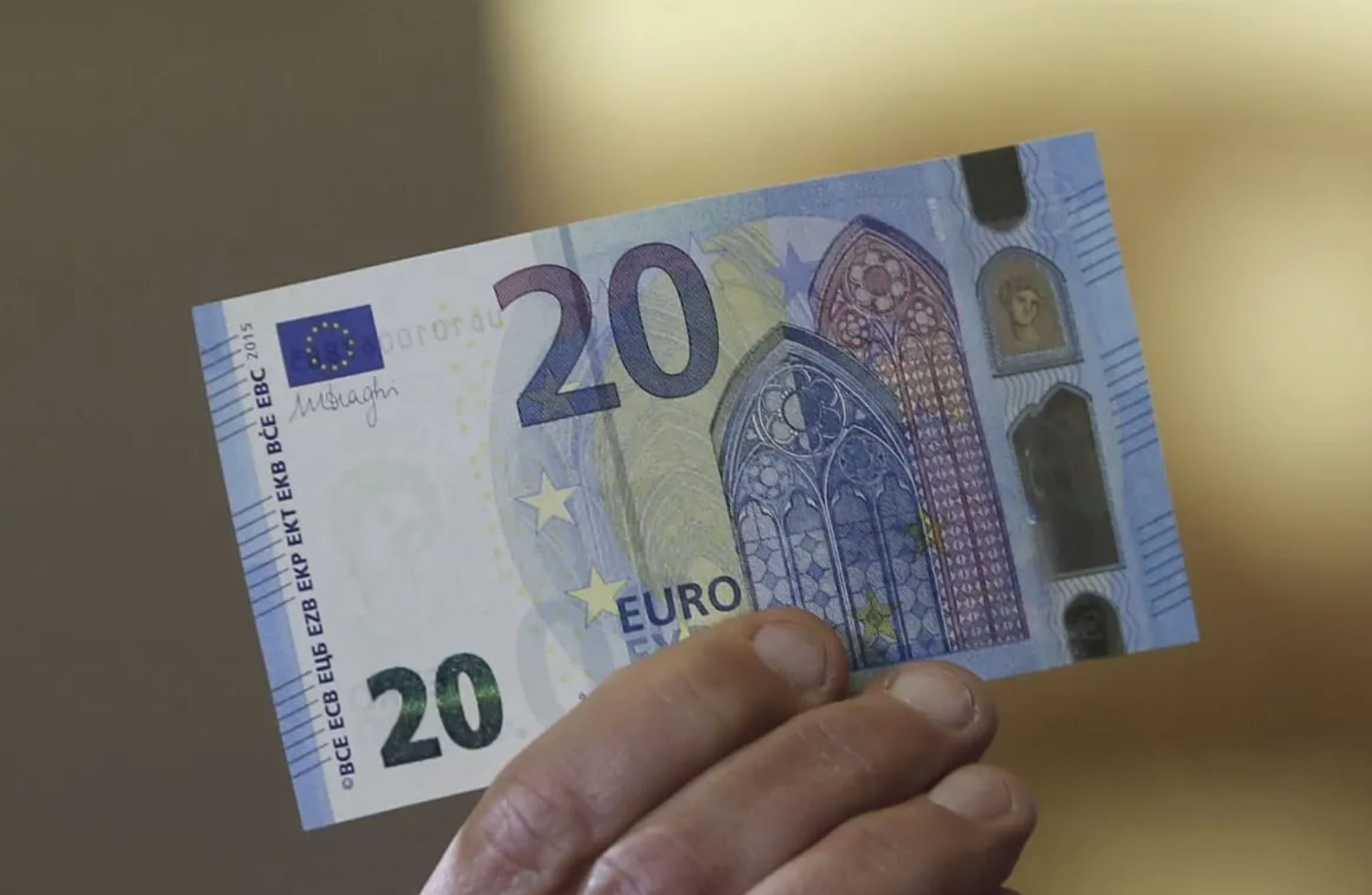 Έρχεται καλοκαιρινό 20 ευρώ: Ποιοι πρέπει να το πληρώσουν