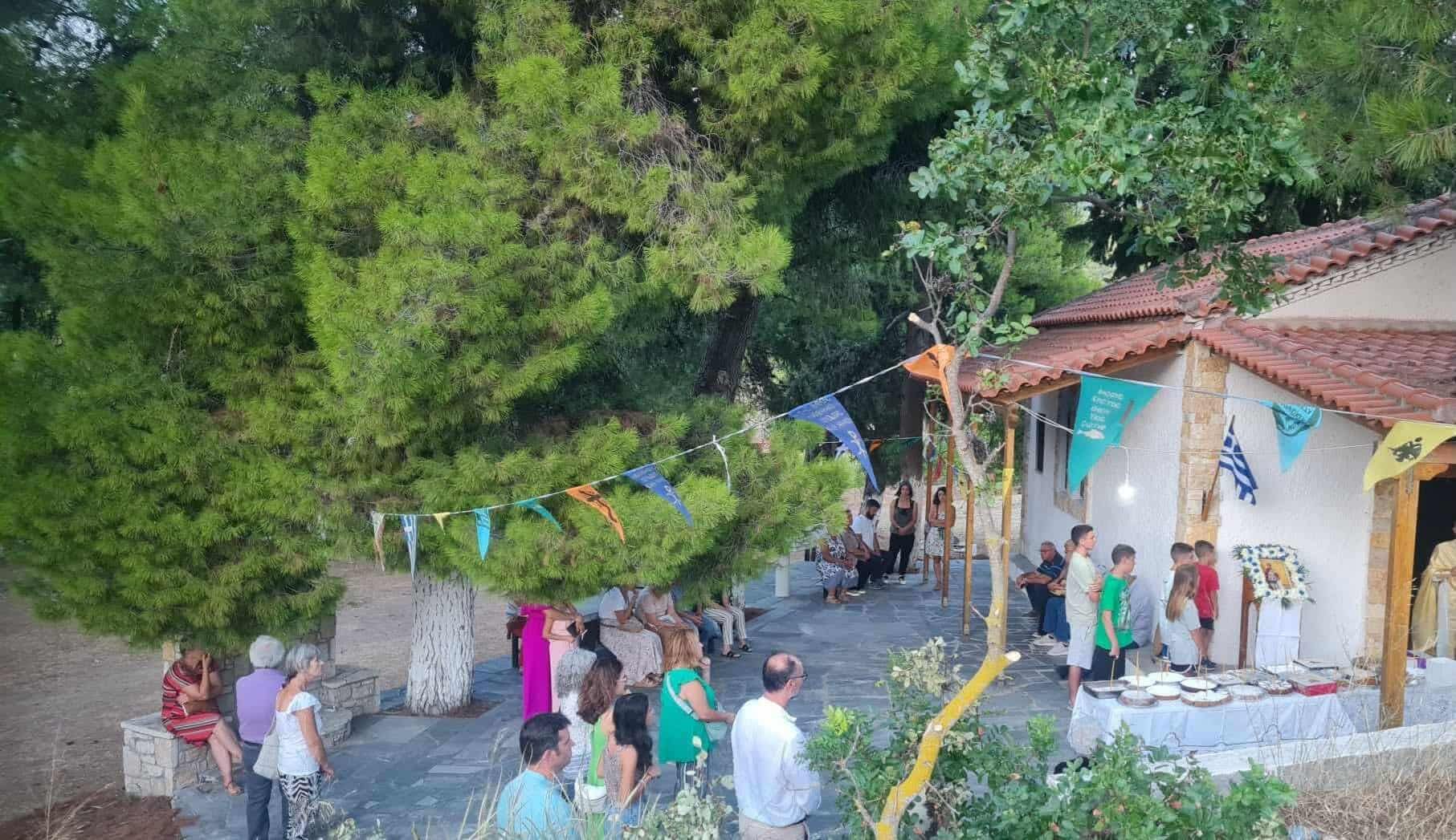 Εύβοια: Γιορτάζει πανέμορφο ξωκλήσι μέσα στα πεύκα Εύβοια: Γιορτάζει πανέμορφο ξωκλήσι μέσα στα πεύκα