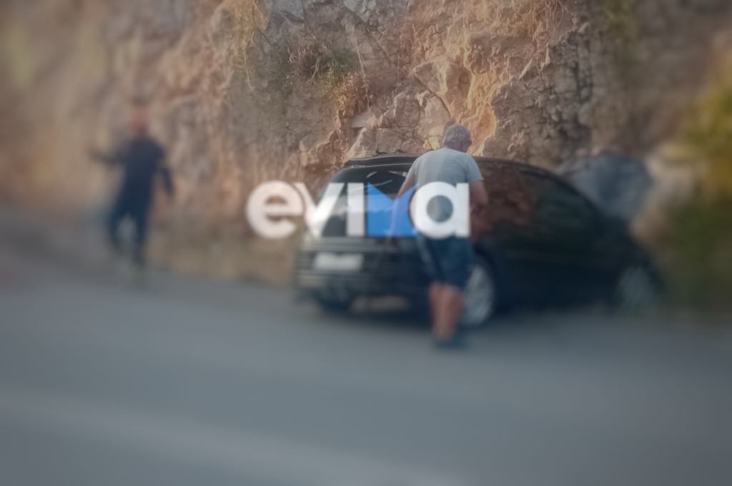Νέο τροχαίο τώρα στην Εύβοια: Αυτοκίνητο έπεσε σε χαντάκι Νέο τροχαίο τώρα στην Εύβοια: Αυτοκίνητο έπεσε σε χαντάκι