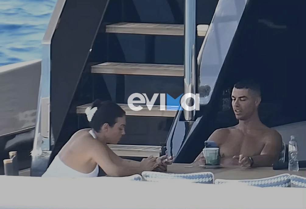 Στην Εύβοια συνεχίζει τις διακοπές ο Ρονάλντο: Νέες αποκλειστικές εικόνες Στην Εύβοια συνεχίζει τις διακοπές ο Ρονάλντο: Νέες αποκλειστικές εικόνες