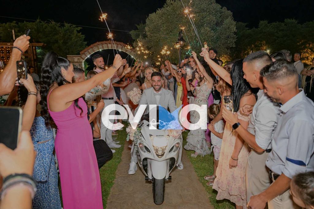 Γάμος με μηχανές στην Εύβοια έκανε….πάταγο! Κούκλα η νύφη! (Εικόνες&βίντεο) Γάμος με μηχανές στην Εύβοια έκανε….πάταγο! Κούκλα η νύφη! (Εικόνες&βίντεο)