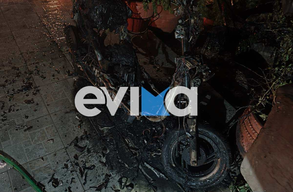 Φωτιά στην Εύβοια: Κάηκε ολοσχερώς μηχανάκι σε αυλή σπιτιού Φωτιά στην Εύβοια: Κάηκε ολοσχερώς μηχανάκι σε αυλή σπιτιού