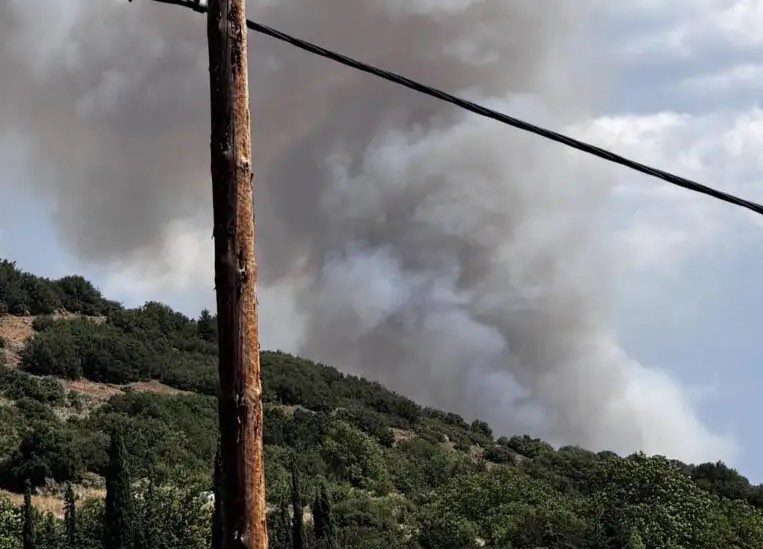 Μεγάλη φωτιά στην Κορινθία: : Ήχησε το 112 για εκκένωση της Καστανιάς – Επιχειρούν εναέρια μέσα Μεγάλη φωτιά στην Κορινθία: : Ήχησε το 112 για εκκένωση της Καστανιάς – Επιχειρούν εναέρια μέσα