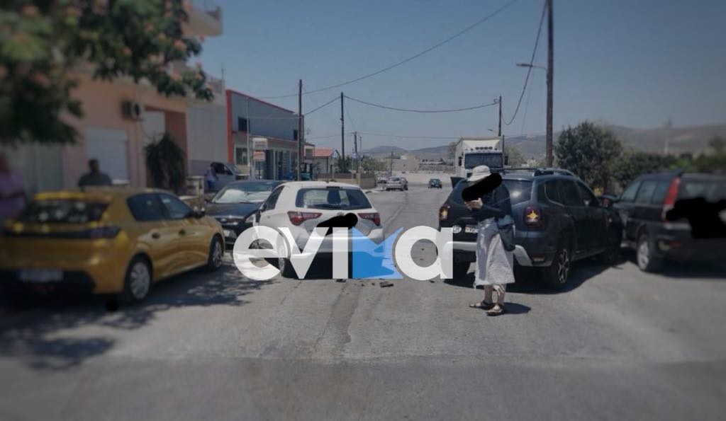 Σοβαρό τροχαίο στην Εύβοια: Καραμπόλα πέντε οχημάτων – Ένας τραυματίας Σοβαρό τροχαίο στην Εύβοια: Καραμπόλα πέντε οχημάτων – Ένας τραυματίας