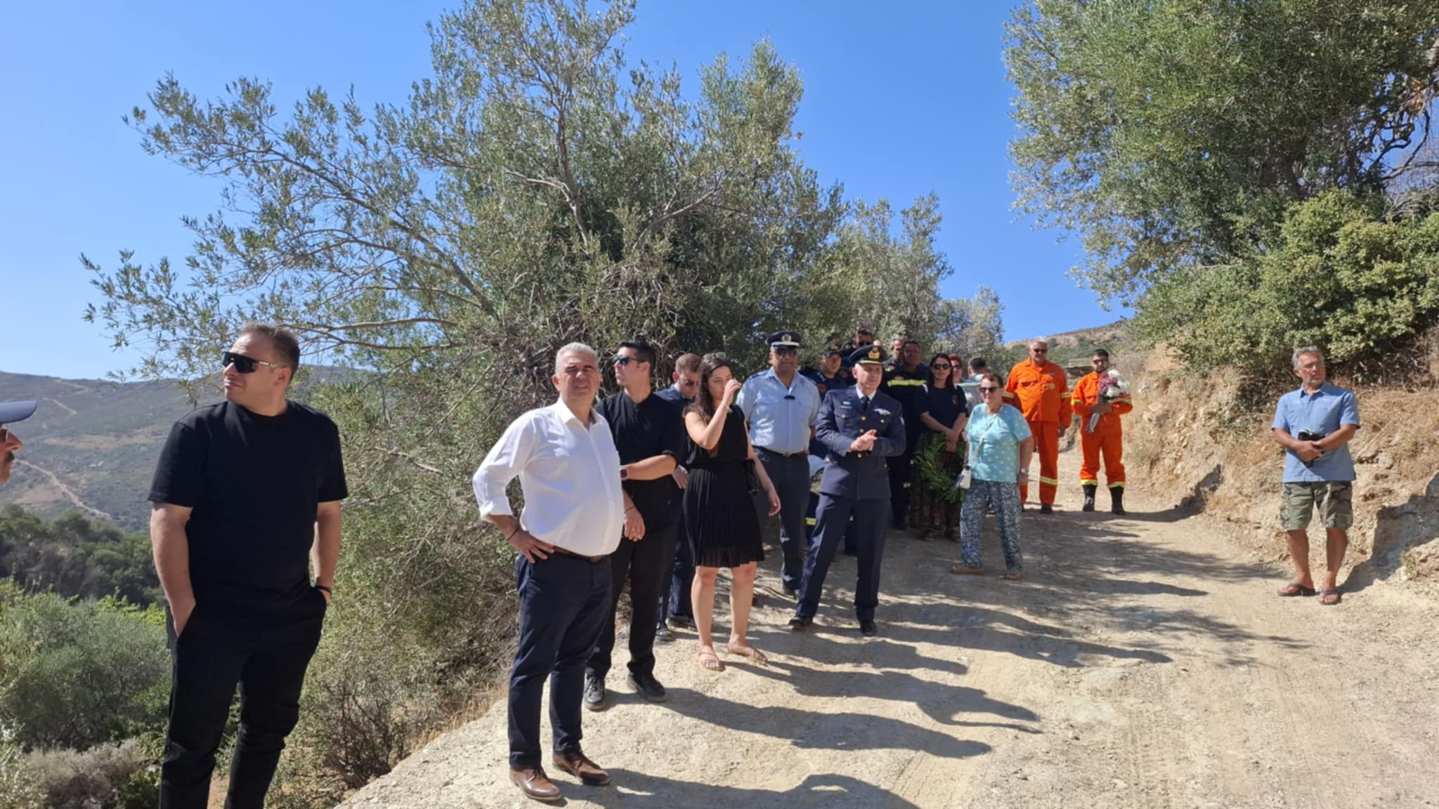 Συγκίνηση και θλίψη στην Εύβοια για τους δύο πιλότους που «έπεσαν» στη φωτιά (pics&vid) Συγκίνηση και θλίψη στην Εύβοια για τους δύο πιλότους που «έπεσαν» στη φωτιά (pics&vid)