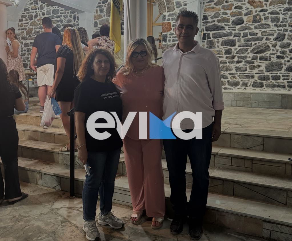 Το «έκαψαν» στο πανηγύρι στα Μανίκια Ευβοίας! Δίπλα στον σύλλογο η αντιδήμαρχος Πολιτισμού Το «έκαψαν» στο πανηγύρι στα Μανίκια Ευβοίας! Δίπλα στον σύλλογο η αντιδήμαρχος Πολιτισμού