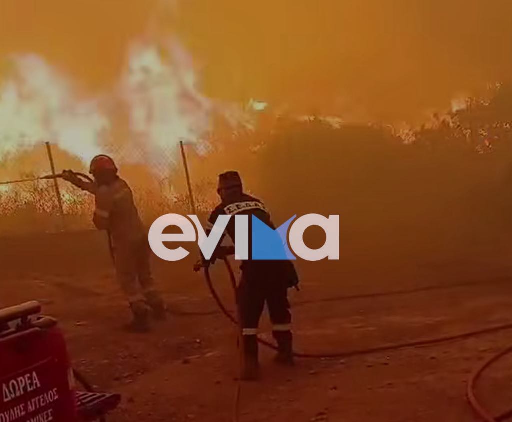 Νύχτα «κόλασης στην Εύβοια: Η φωτιά καίει ανεξέλεγκτα – Δίνουν μάχη οι πυροσβέστες Νύχτα «κόλασης στην Εύβοια: Η φωτιά καίει ανεξέλεγκτα – Δίνουν μάχη οι πυροσβέστες
