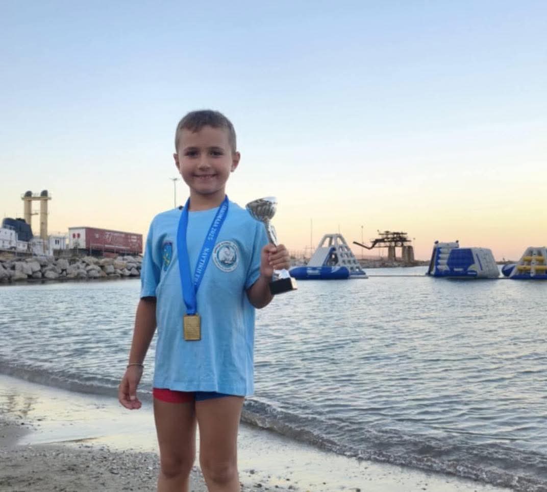 Κύμη: Μικρός κολυμβητής πήρε πρωτιά στις εκδηλώσεις της Ναυτικής εβδομάδας