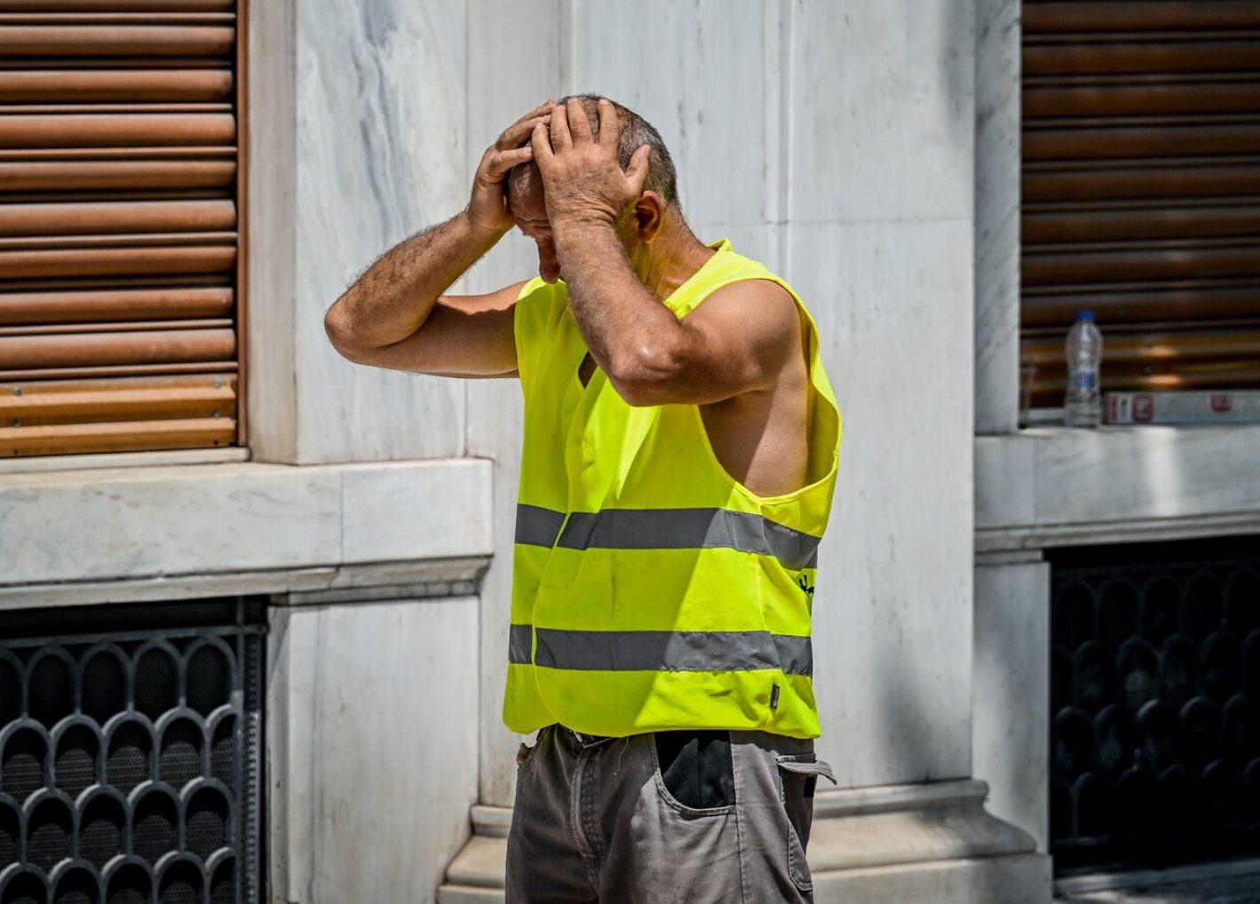 Οι εργαζόμενοι στην Εύβοια ζητούν μέτρα για τον καύσωνα Οι εργαζόμενοι στην Εύβοια ζητούν μέτρα για τον καύσωνα