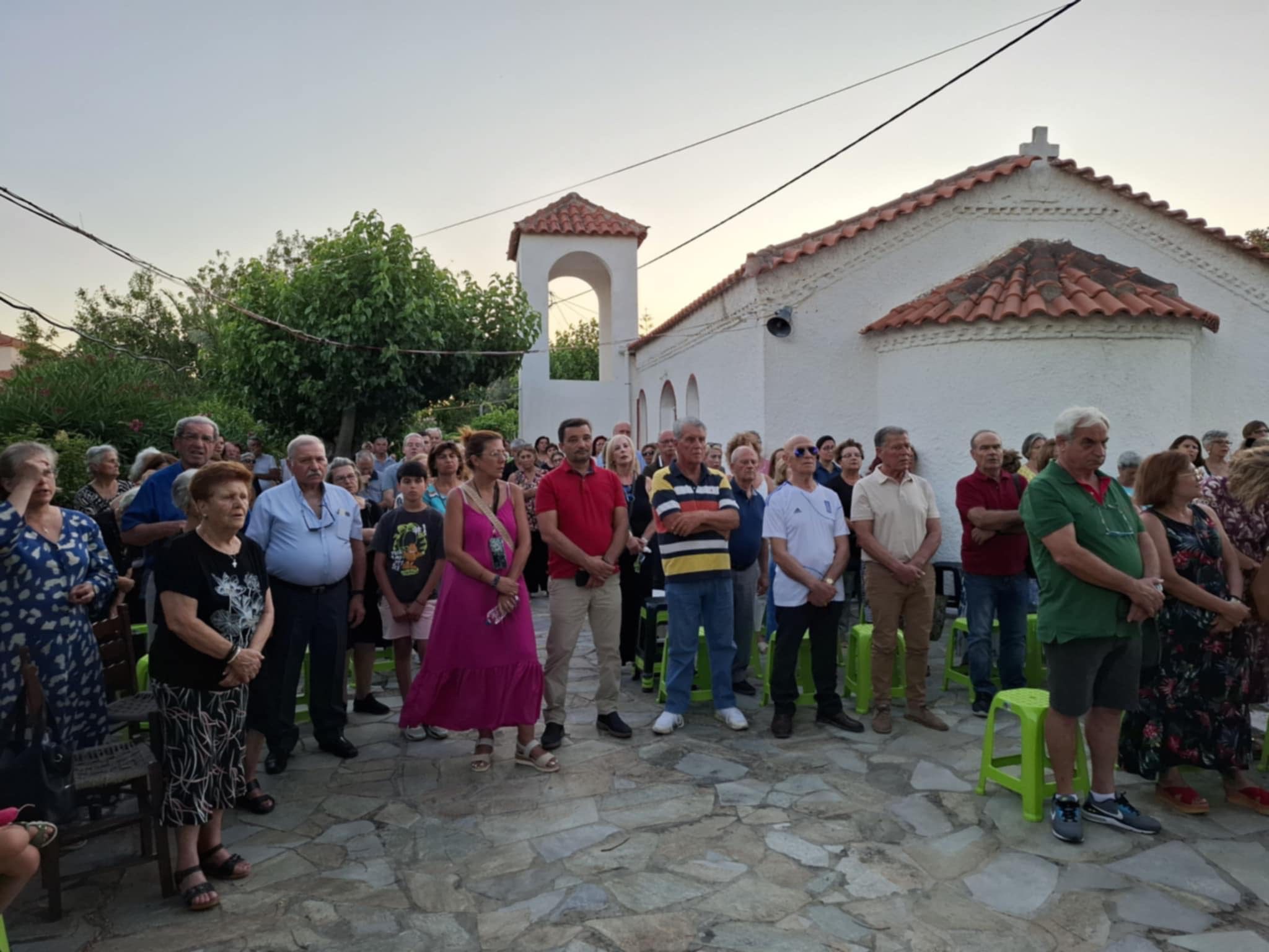 Εύβοια: Έτσι γιόρτασαν σε ξωκλήσι των Αγίων Αναργύρων στην Αμάρυνθο Εύβοια: Έτσι γιόρτασαν σε ξωκλήσι των Αγίων Αναργύρων στην Αμάρυνθο
