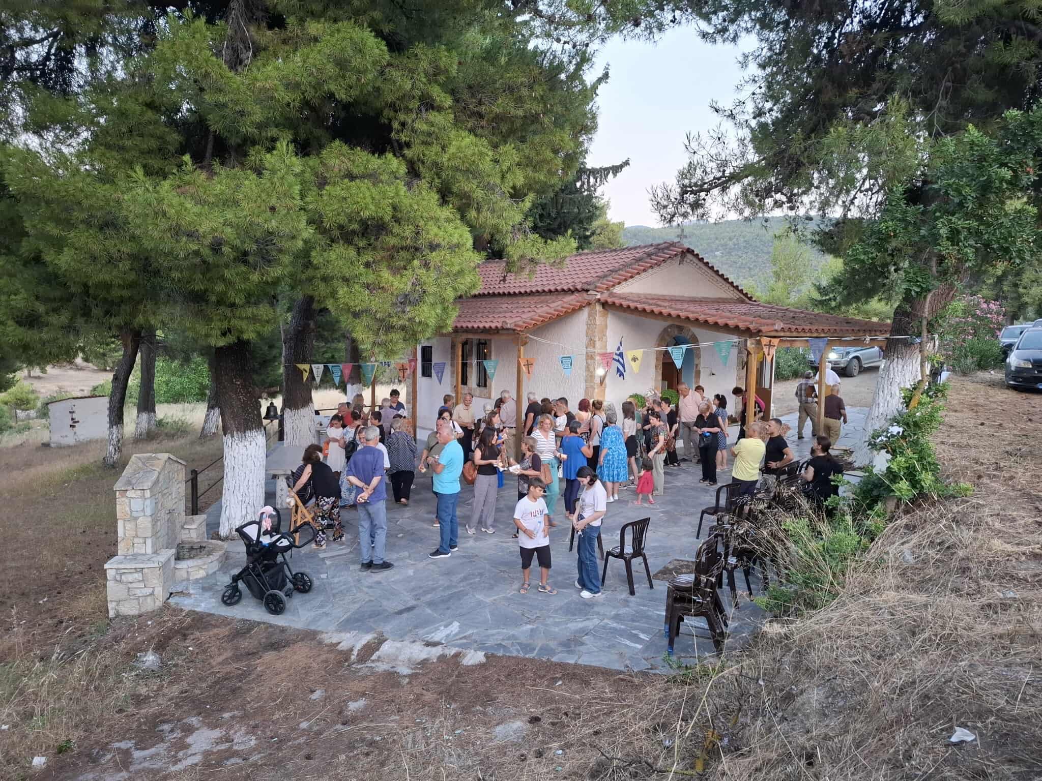 Εύβοια: Αυτό το γραφικό εξωκλήσι του Προφήτη Ηλία βρίσκεται μέσα σε πεύκα Εύβοια: Αυτό το γραφικό εξωκλήσι του Προφήτη Ηλία βρίσκεται μέσα σε πεύκα