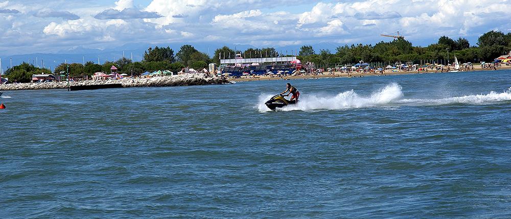 Πλήρωσε 2.000 ευρώ για τη μεταφορά του με jet ski Πλήρωσε 2.000 ευρώ για τη μεταφορά του με jet ski