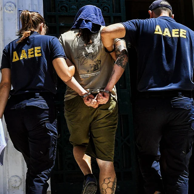 Προφυλακίζονται οι δύο συλληφθέντες για τη φωτιά στον Φενεό Προφυλακίζονται οι δύο συλληφθέντες για τη φωτιά στον Φενεό