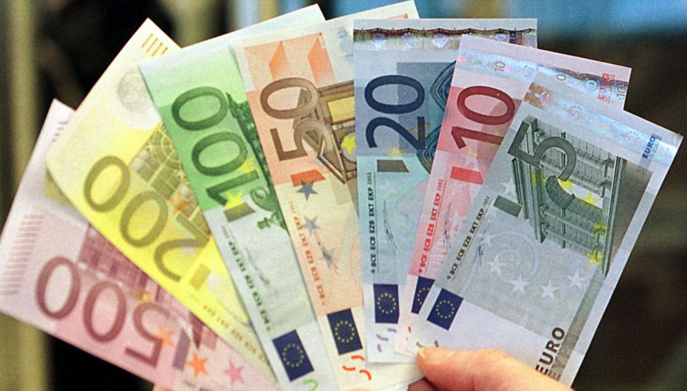 Τέλος τα χαρτονομίσματα του ευρώ που ξέρουμε – Πότε έρχονται τα νέα Τέλος τα χαρτονομίσματα του ευρώ που ξέρουμε – Πότε έρχονται τα νέα