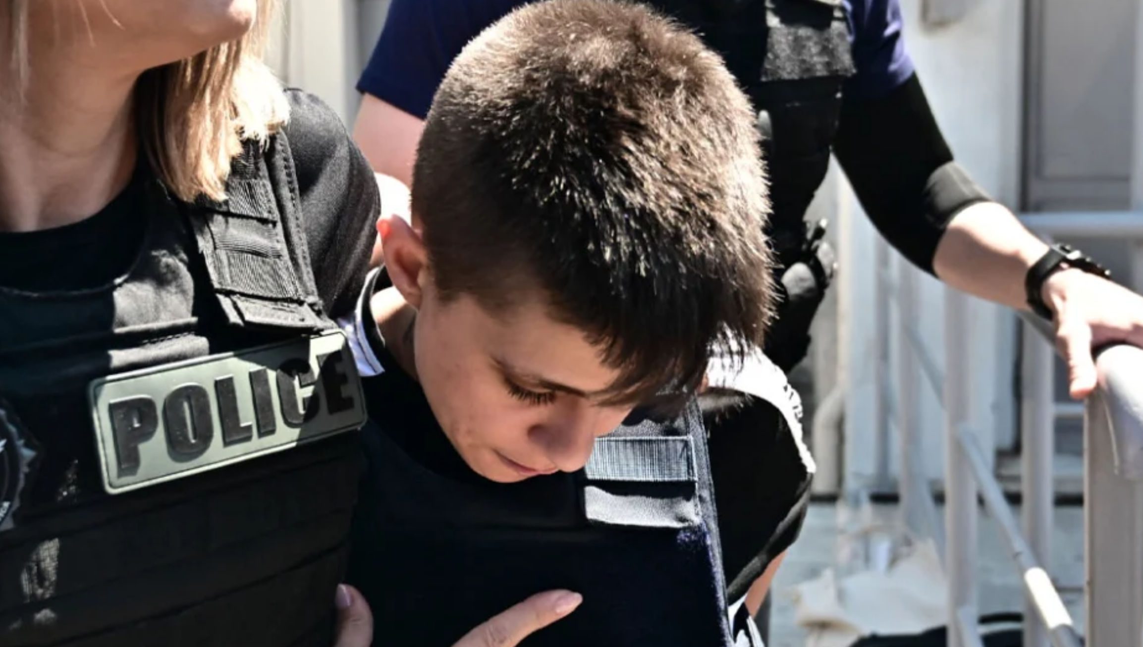 Η Ειρήνη Μουρτζούκου μπαίνει στις φυλακές Κορυδαλλού – Δείτε βίντεο Η Ειρήνη Μουρτζούκου μπαίνει στις φυλακές Κορυδαλλού – Δείτε βίντεο