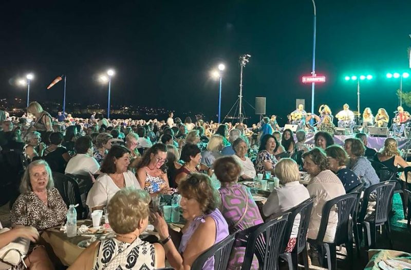 Ναυτική Εβδομάδα Χαλκίδας: «Τρελό» γλέντι δίπλα στο κύμα – Εικόνες Ναυτική Εβδομάδα Χαλκίδας: «Τρελό» γλέντι δίπλα στο κύμα – Εικόνες