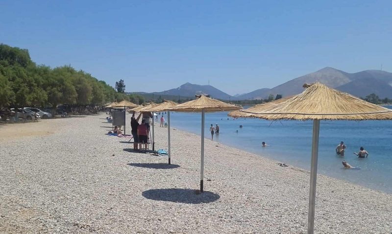 Εύβοια: 14 νέες ομπρέλες στην παραλία του «Κάμπου» Εύβοια: 14 νέες ομπρέλες στην παραλία του «Κάμπου»