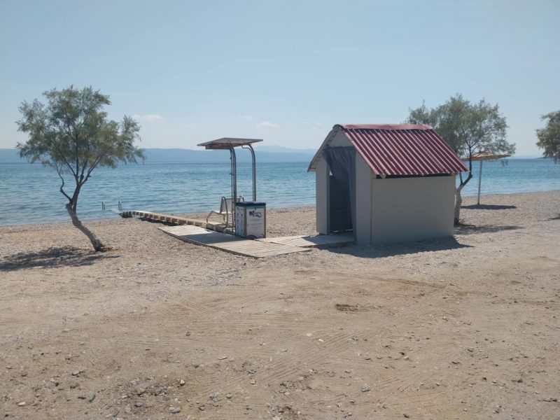 Εύβοια: Αυτή η παραλία έχει αποδυτήριο για ΑΜΕΑ Εύβοια: Αυτή η παραλία έχει αποδυτήριο για ΑΜΕΑ