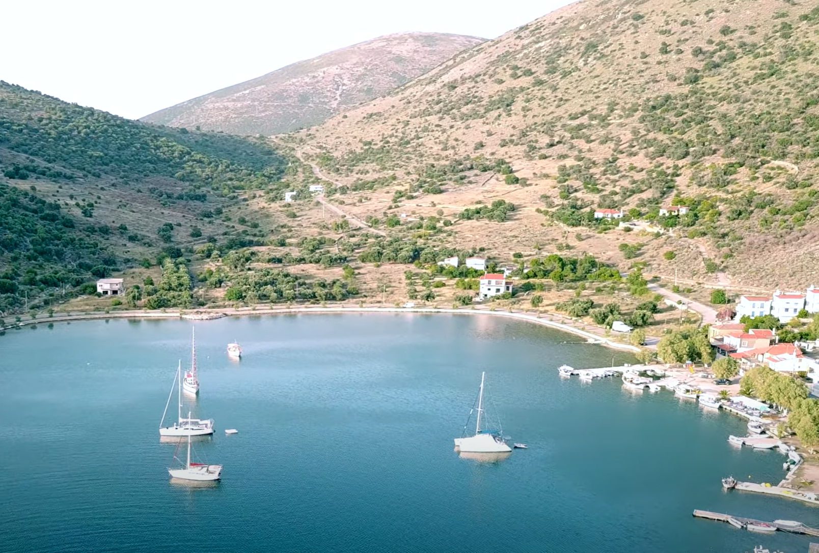 Αυτό είναι το μέρος στην Εύβοια που μοιάζει με «ησυχαστήριο» Αυτό είναι το μέρος στην Εύβοια που μοιάζει με «ησυχαστήριο»