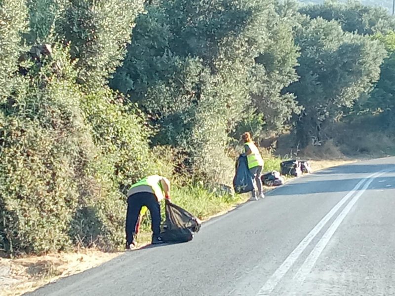 Πετούν τα σκουπίδια σαν να μην υπάρχει αύριο – Εικόνες ντροπής σε γνωστό δρόμο της Εύβοιας Πετούν τα σκουπίδια σαν να μην υπάρχει αύριο – Εικόνες ντροπής σε γνωστό δρόμο της Εύβοιας