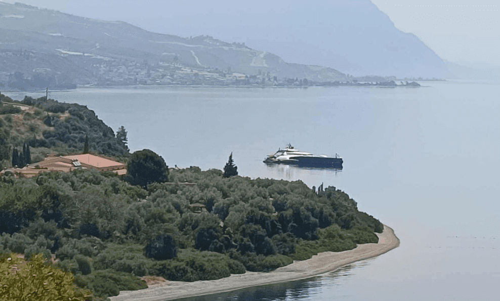 Πασίγνωστος Ρώσσος μεγιστάνας κάνει διακοπές στην Εύβοια Πασίγνωστος Ρώσσος μεγιστάνας κάνει διακοπές στην Εύβοια