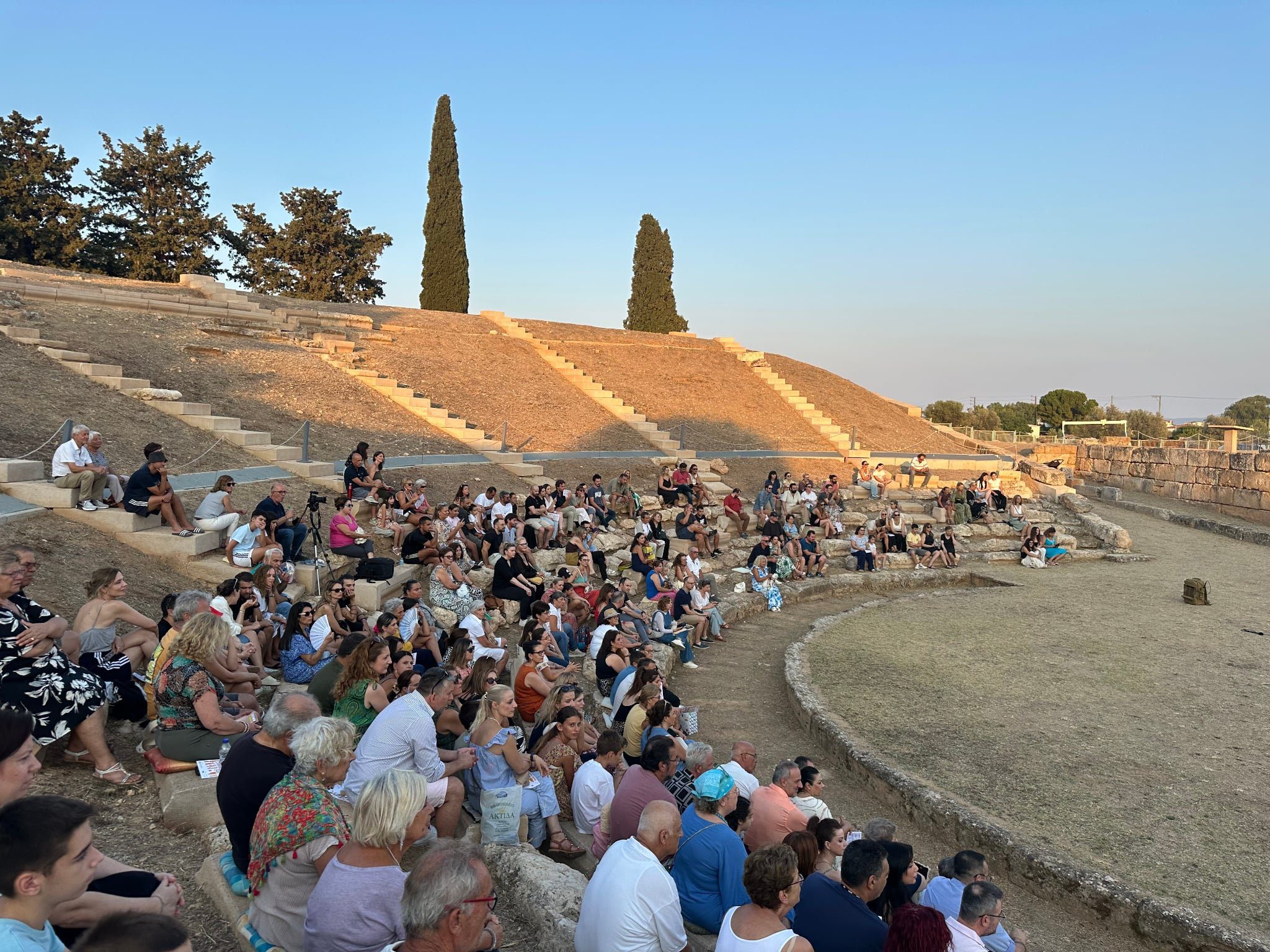 Ξεκίνησαν οι παραστάσεις στο Αρχαίο θέατρο της Εύβοιας Ξεκίνησαν οι παραστάσεις στο Αρχαίο θέατρο της Εύβοιας