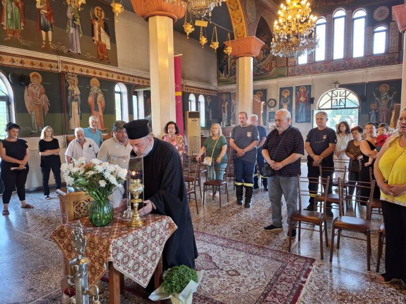 Εύβοια: Το Τίμιο Ξύλο στον Θεολόγο Διρφύων – Στιγμές κατάνυξης και βαθιάς πίστης Εύβοια: Το Τίμιο Ξύλο στον Θεολόγο Διρφύων – Στιγμές κατάνυξης και βαθιάς πίστης