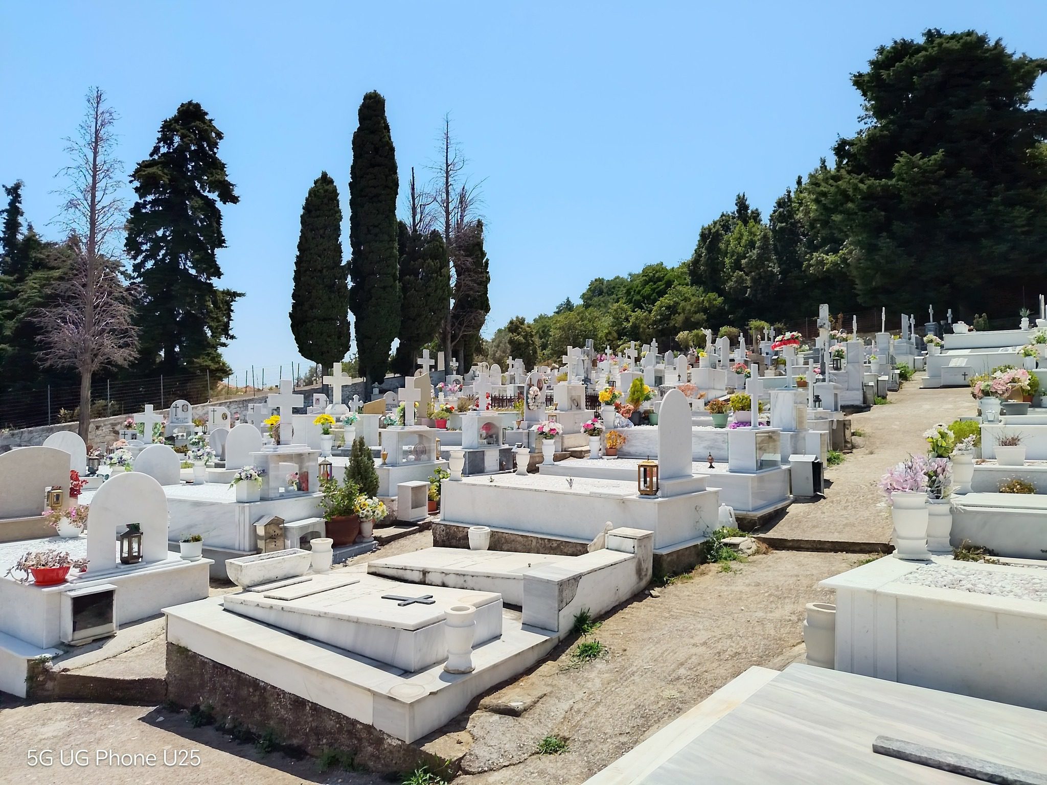 Αδιανόητο περιστατικό στην Εύβοια: Βανδάλισαν νεκροταφείο Αδιανόητο περιστατικό στην Εύβοια: Βανδάλισαν νεκροταφείο