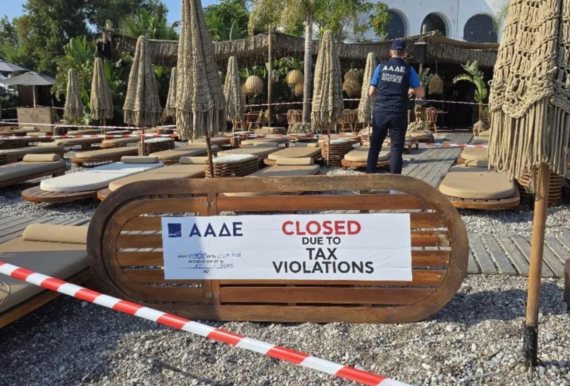 Βαριά «καμπάνα» σε γνωστό beach restaurant: Λουκέτο 48 ωρών και πρόστιμο 10.500 ευρώ Βαριά «καμπάνα» σε γνωστό beach restaurant: Λουκέτο 48 ωρών και πρόστιμο 10.500 ευρώ