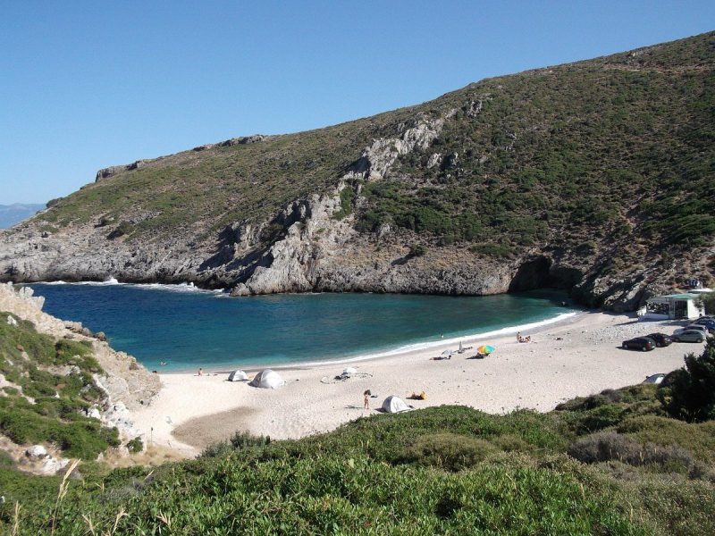 Σε αυτές τις παραλίες μπορείτε να κάνετε ελεύθερο κάμπινγκ στην Εύβοια