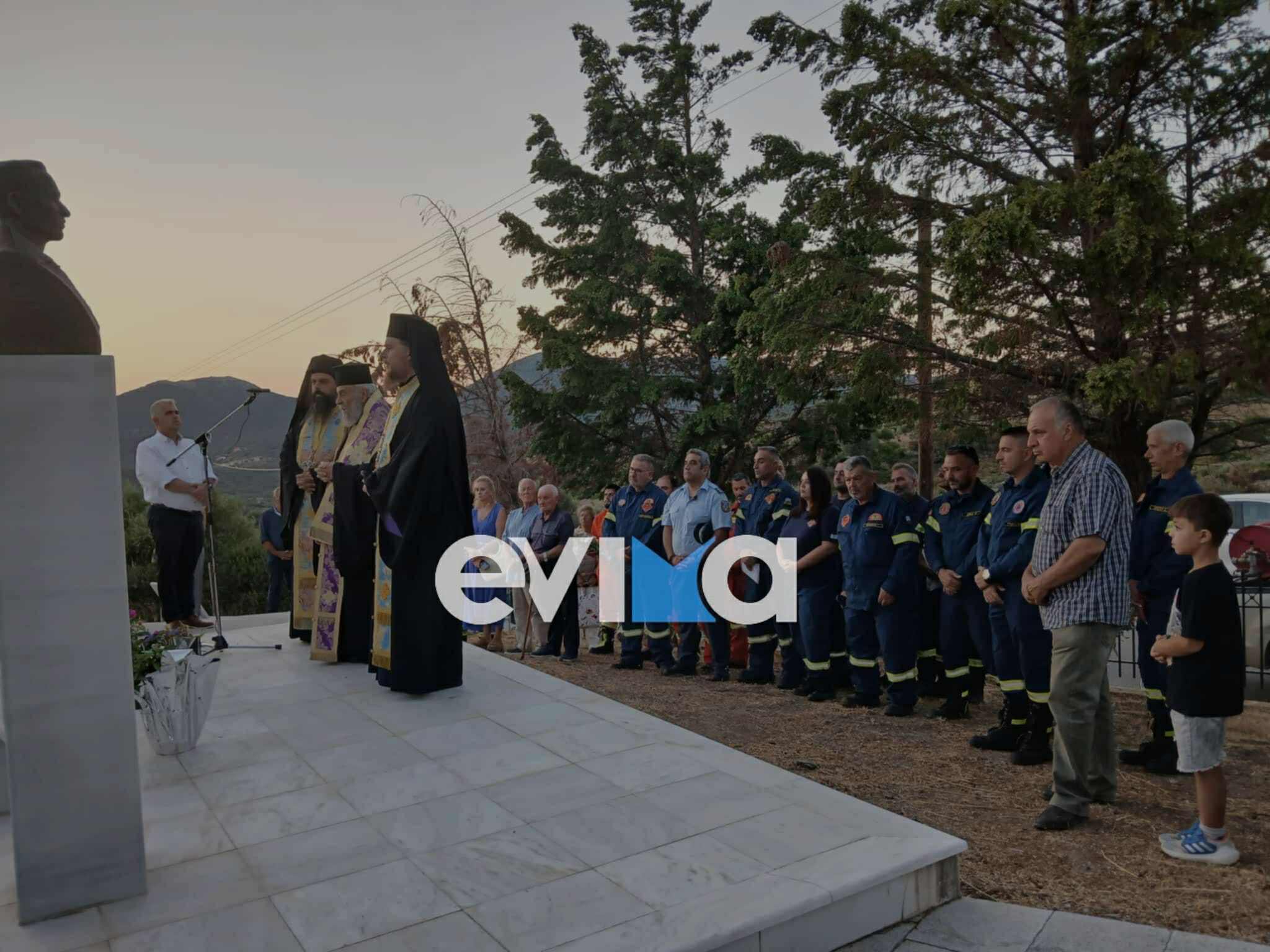 Ρίγη συγκίνησης στη Νότια Εύβοια: Τίμησαν τους δύο πιλότους που έπεσαν στα Στύρα (εικόνες) Ρίγη συγκίνησης στη Νότια Εύβοια: Τίμησαν τους δύο πιλότους που έπεσαν στα Στύρα (εικόνες)