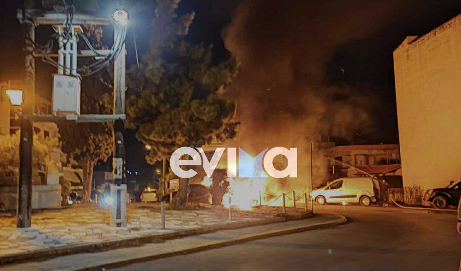 Αυτοκίνητα άρπαξαν φωτιά στην Εύβοια: Νέο συγκλονιστικό βίντεο Αυτοκίνητα άρπαξαν φωτιά στην Εύβοια: Νέο συγκλονιστικό βίντεο