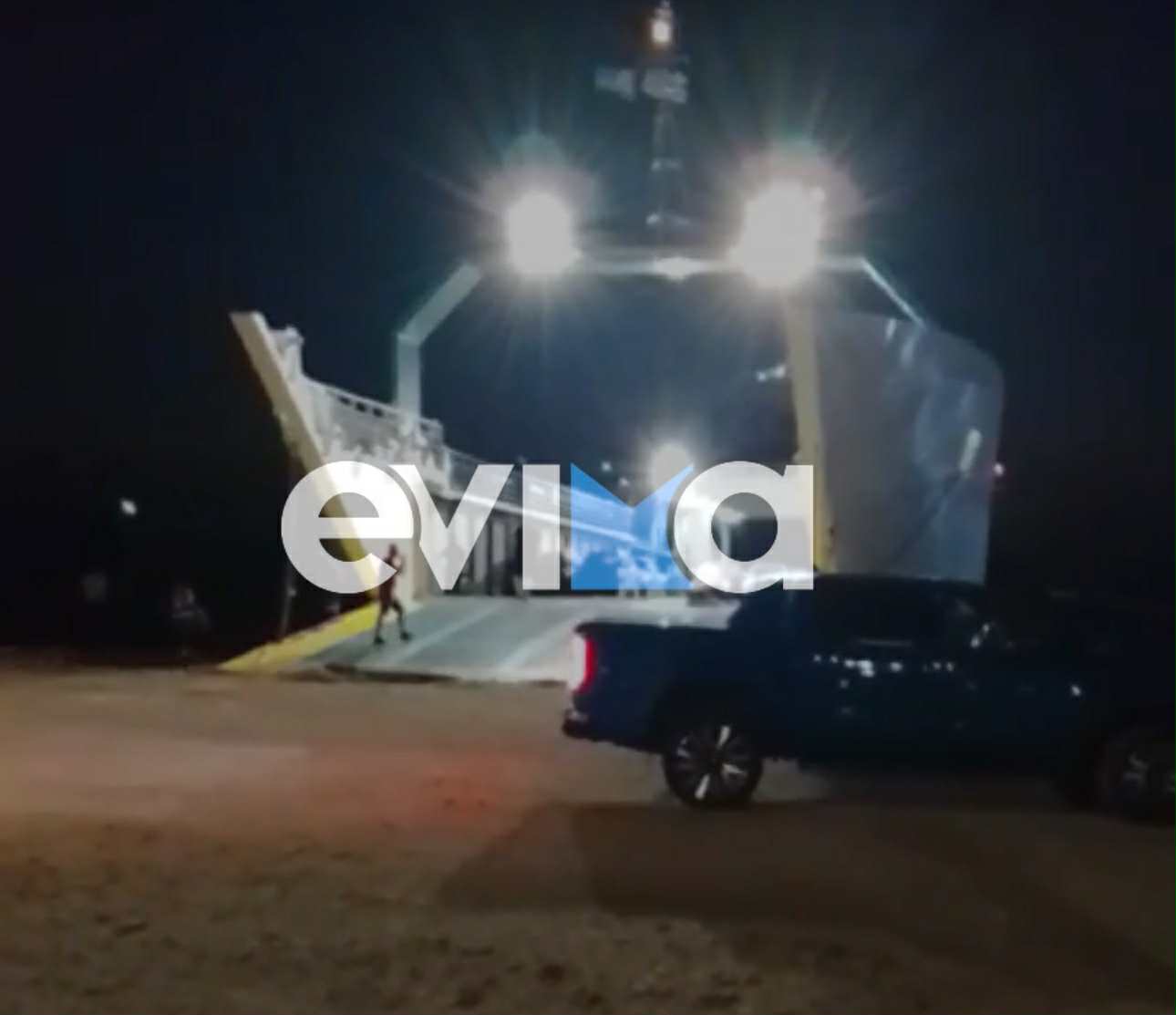 Εύβοια: Στο νέο λιμάνι των Νέων Στύρων το ferry boat που έπεσε σε ξέρα – Βίντεο Εύβοια: Στο νέο λιμάνι των Νέων Στύρων το ferry boat που έπεσε σε ξέρα – Βίντεο