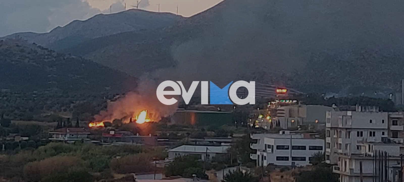 Φωτιά τώρα στην Εύβοια δίπλα από το εργοστάσιο της ΔΕΗ Φωτιά τώρα στην Εύβοια δίπλα από το εργοστάσιο της ΔΕΗ